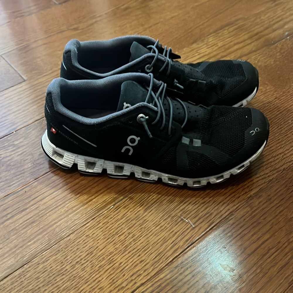 OnCloud 5 women's running shoe - size 6